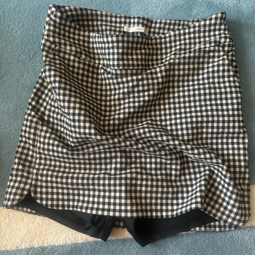 - Herringbone skort *second-hand